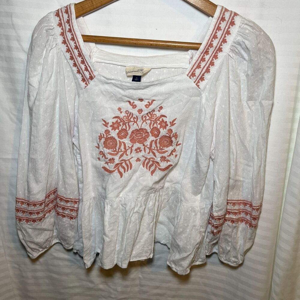 Universal-thread Women's White and Cream Blouse
